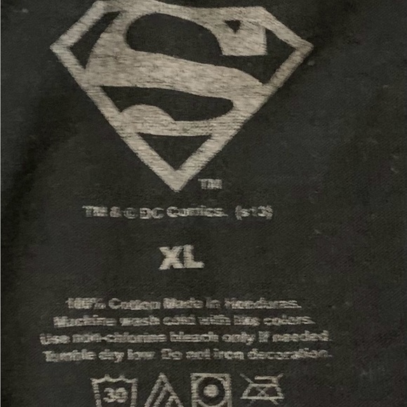 Superman XL Tshirt DC Comics Black and Red Short Sleeve Tee - Picture 3 of 3
